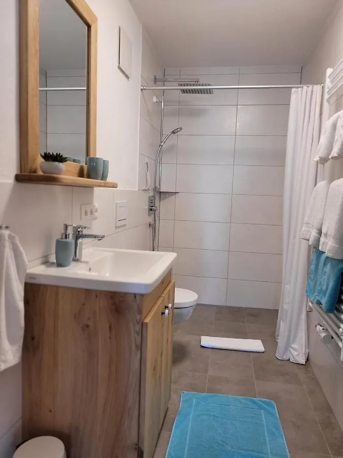 Apartment Ebenerdige Ferienwohnung Beim Schmoelz Hopferau
